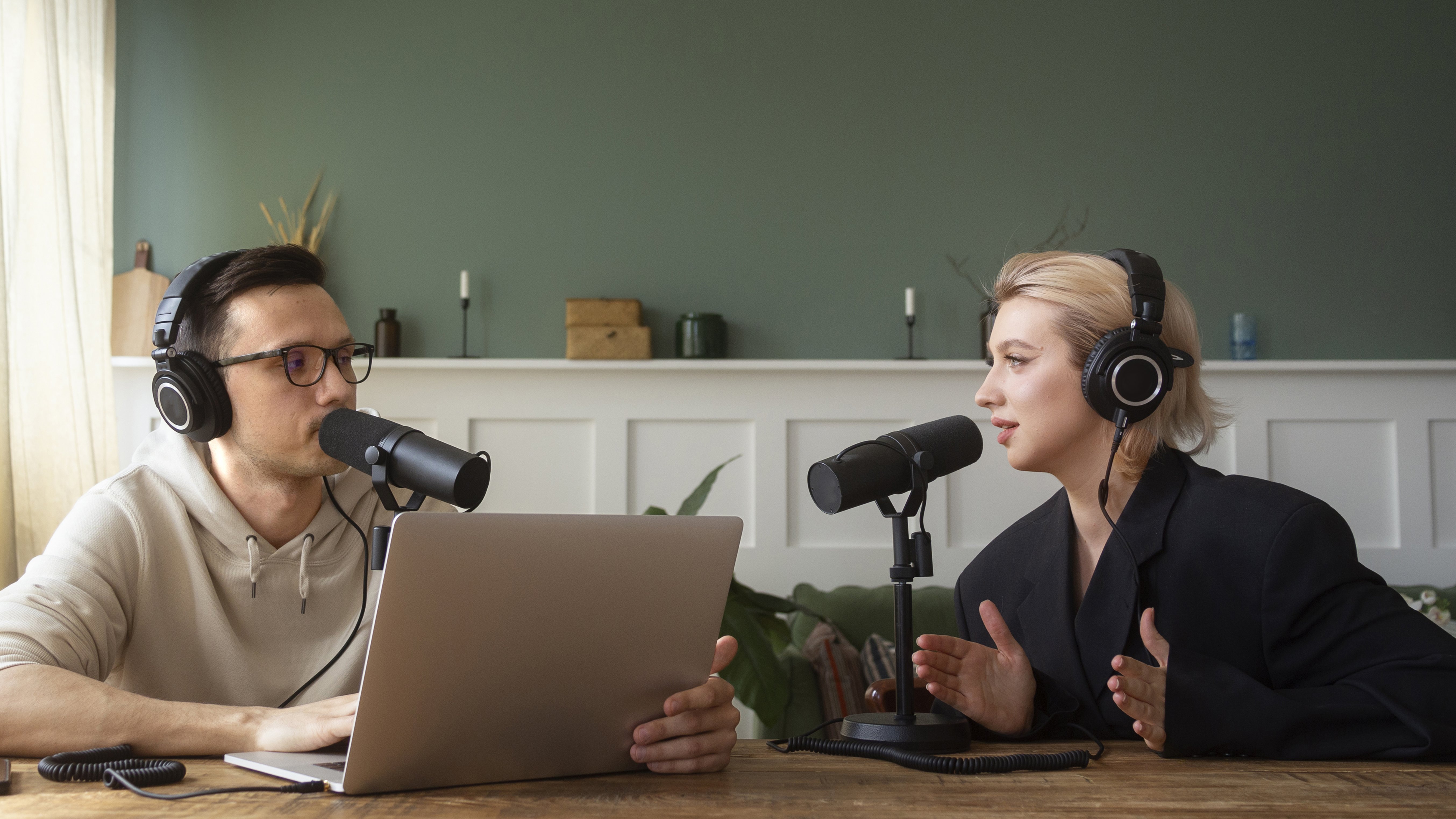 Bland.ai vs Tabbly: Why Tabbly is the Superior Choice for AI Voice Assistants in 2025